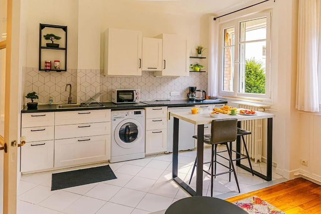 Studio Eiffel Tower Necker Paris 0*,  France